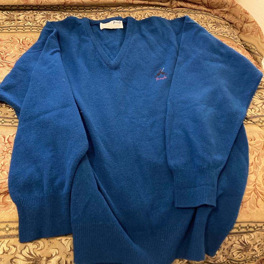 WOOL! Vintage Pringle 100% wool sweater! In great shape. perfect w skinny jeans